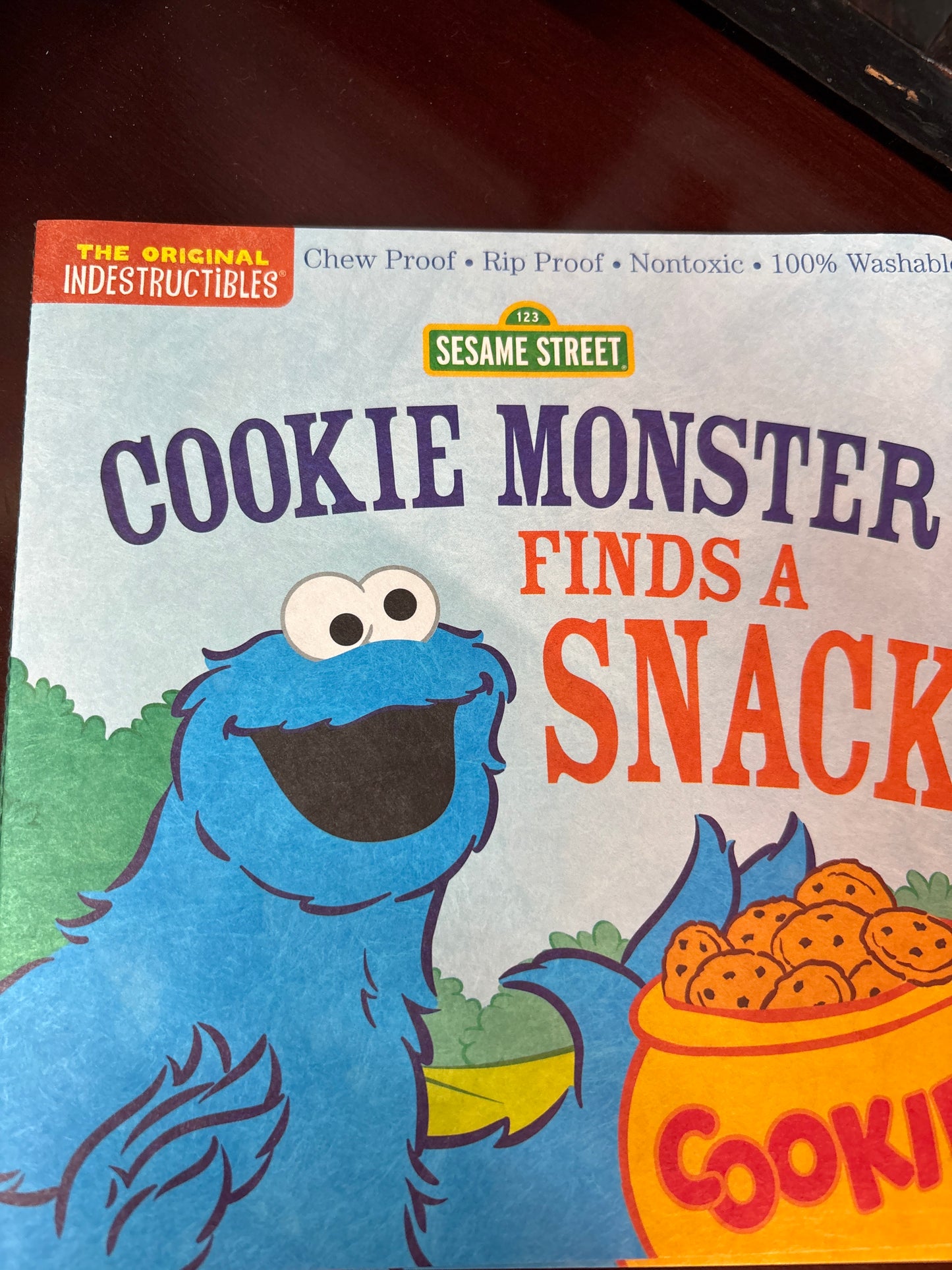 INDESTRUCTIBLES CHILDREN BOOK/COOKIE MONSTER FINDS