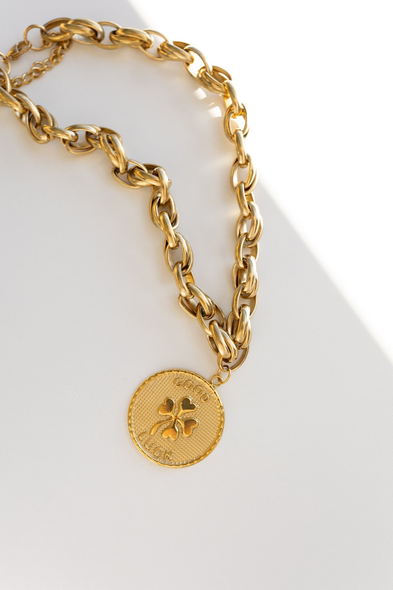 BELJOY SHAMROCK COIN NECKLACE-GOLD
