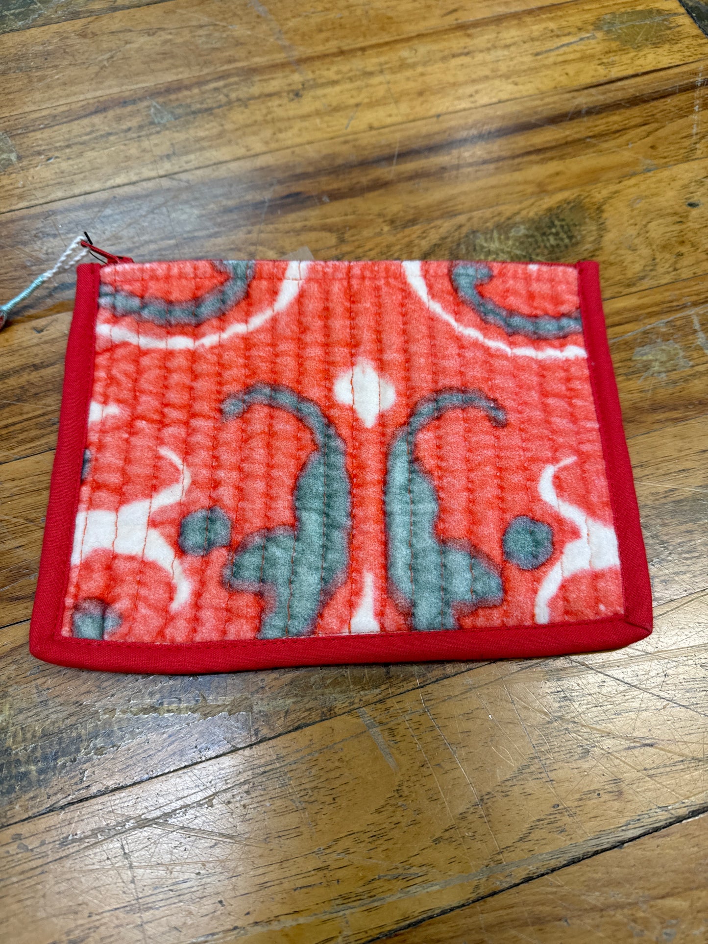 8X6 QUILTED VELVET ZIP POUCH-RED/GRAY