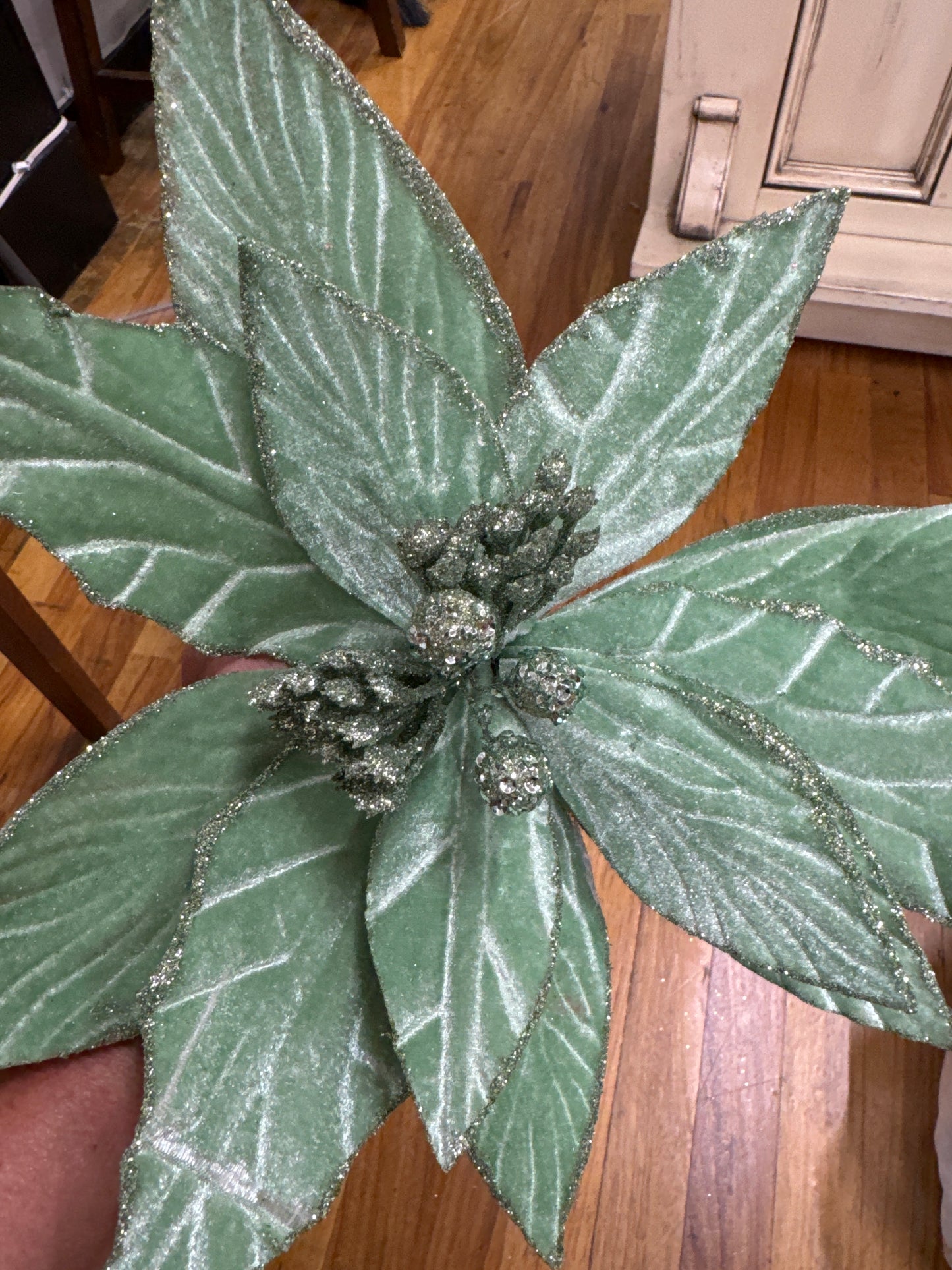 22"L VELVET POINSETTA-GREEN