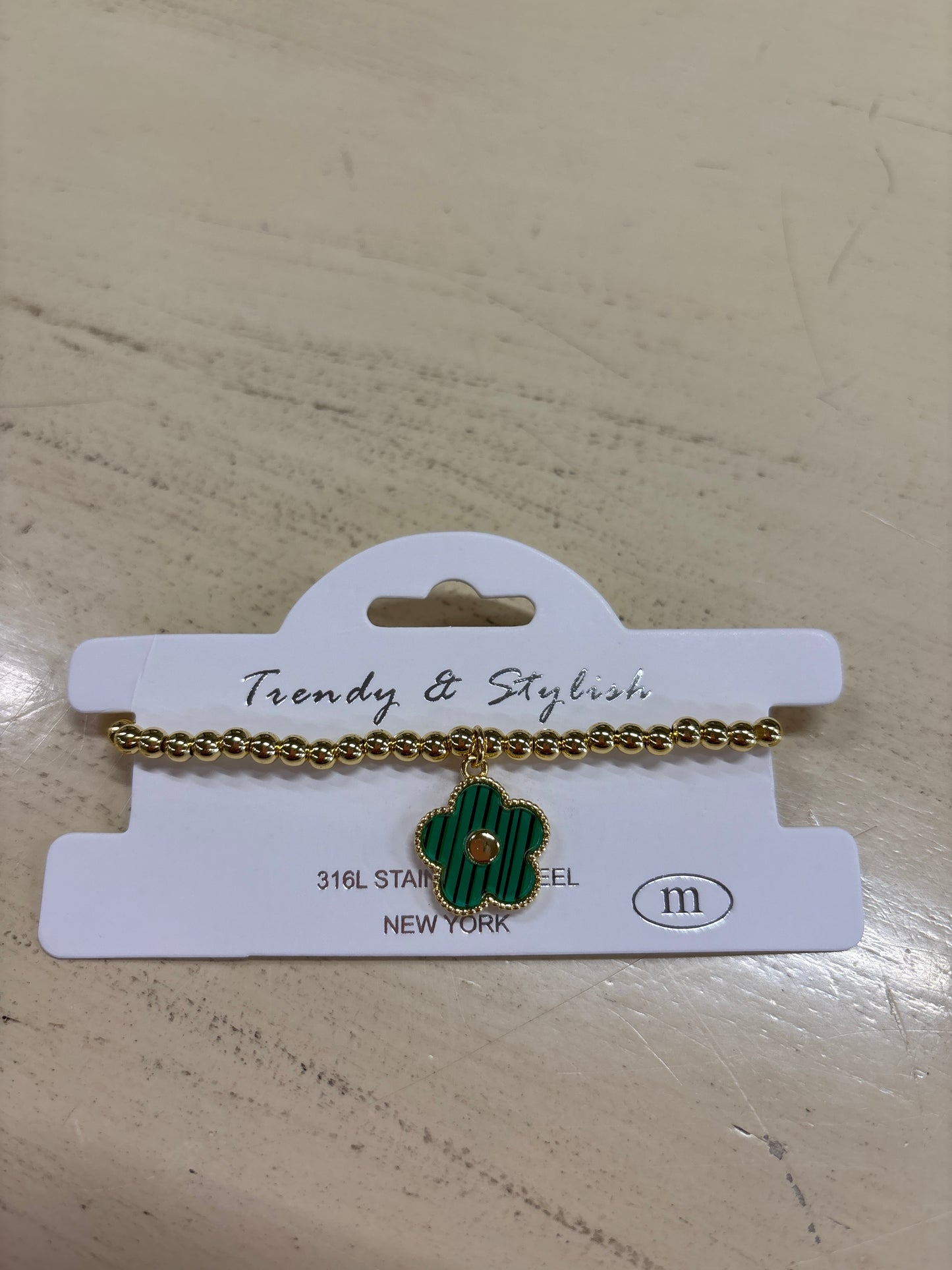 TRENDY & STYLISH GOLD BRACELET W/FLOWER IN CENTER-GREEN