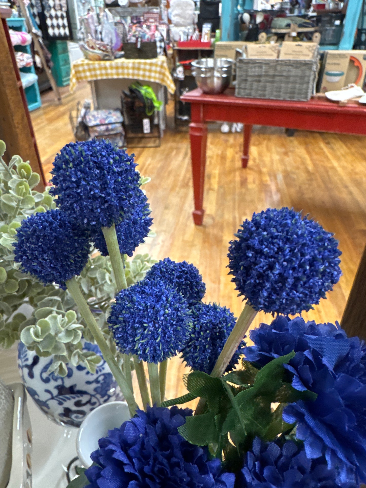 ROYAL BLUE PUFF BALL PICK