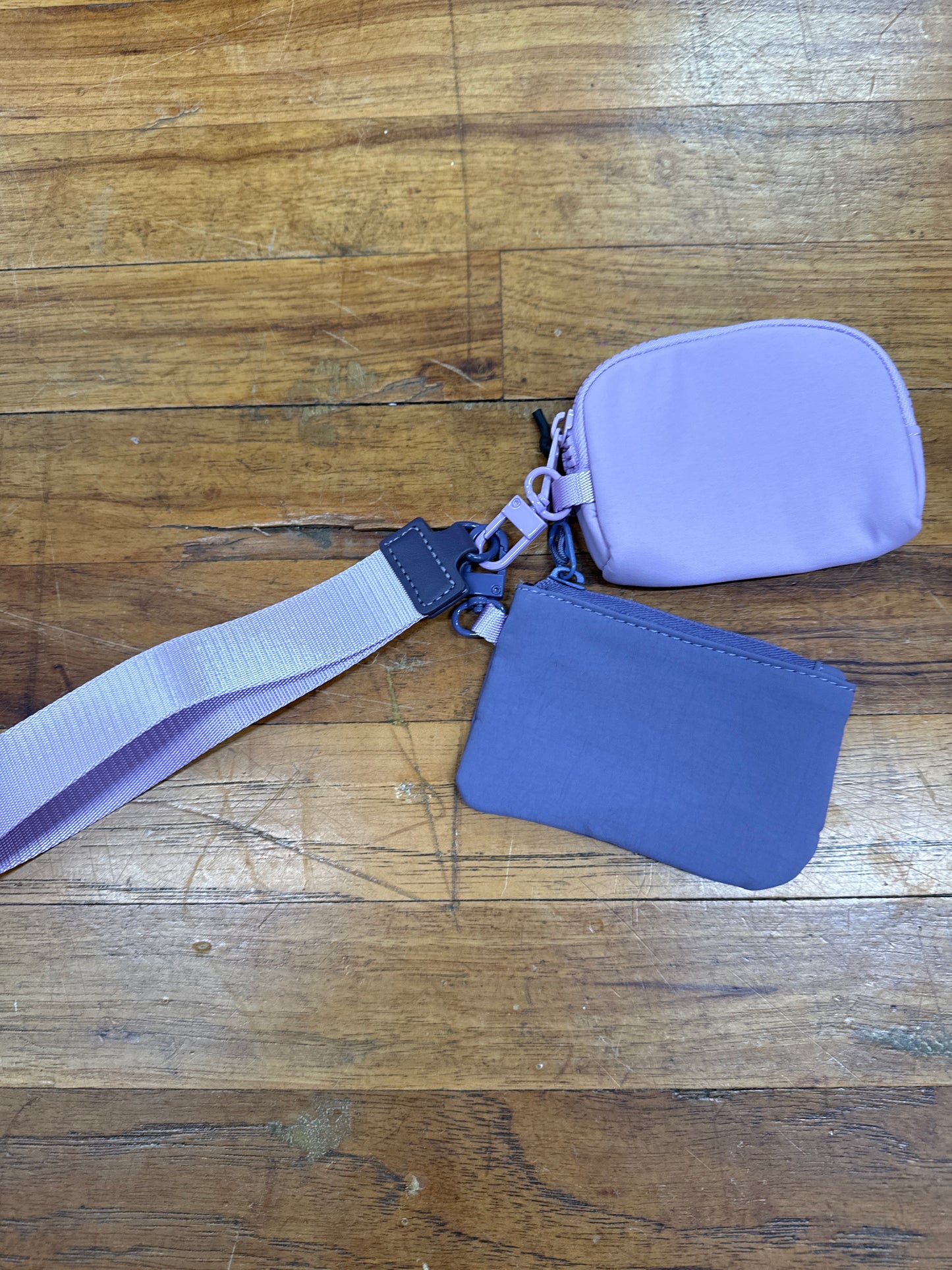 WRISTLET W/DOUBLE ZIPPER POUCHES-PURPLES