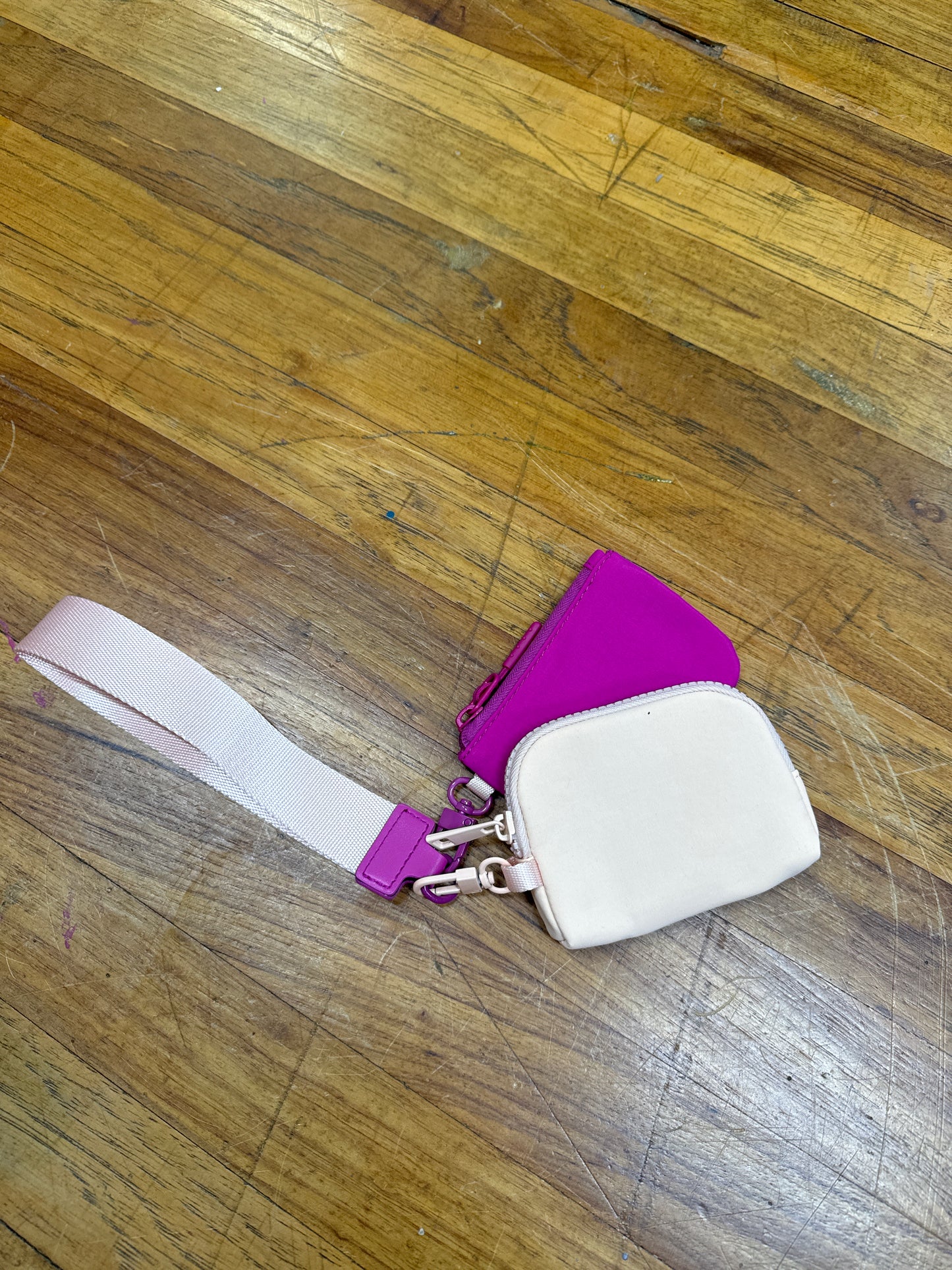 WRISTLET W/DOUBLE ZIPPER POUCHES-PINKS