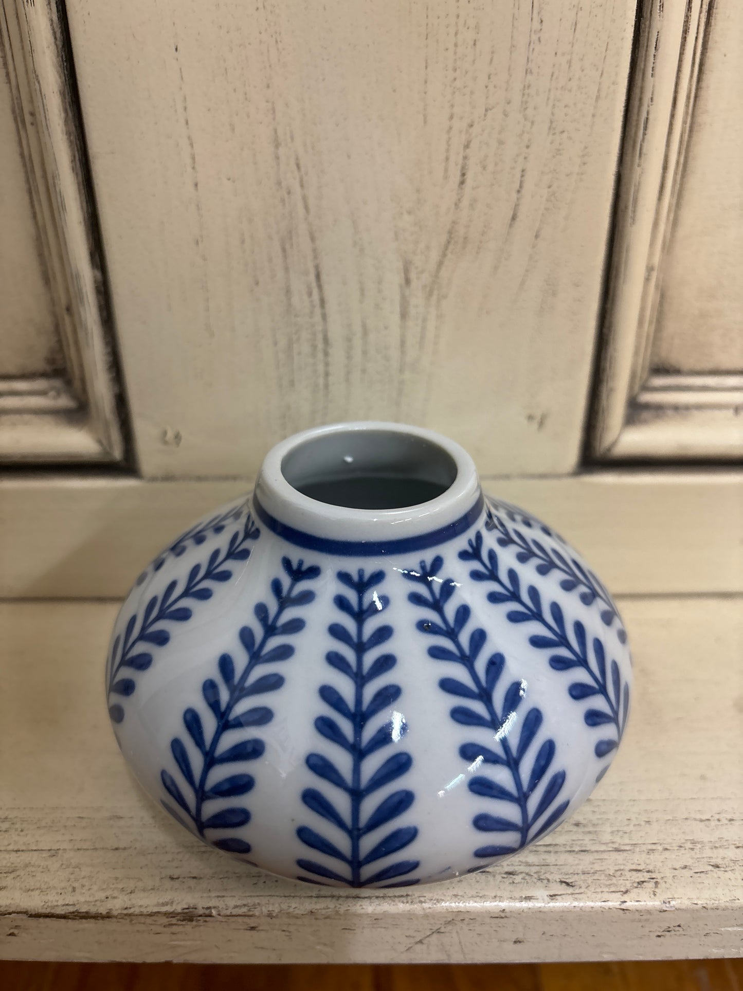 4' ROUND X 2 1X2'H BLUE/WHITE VASE