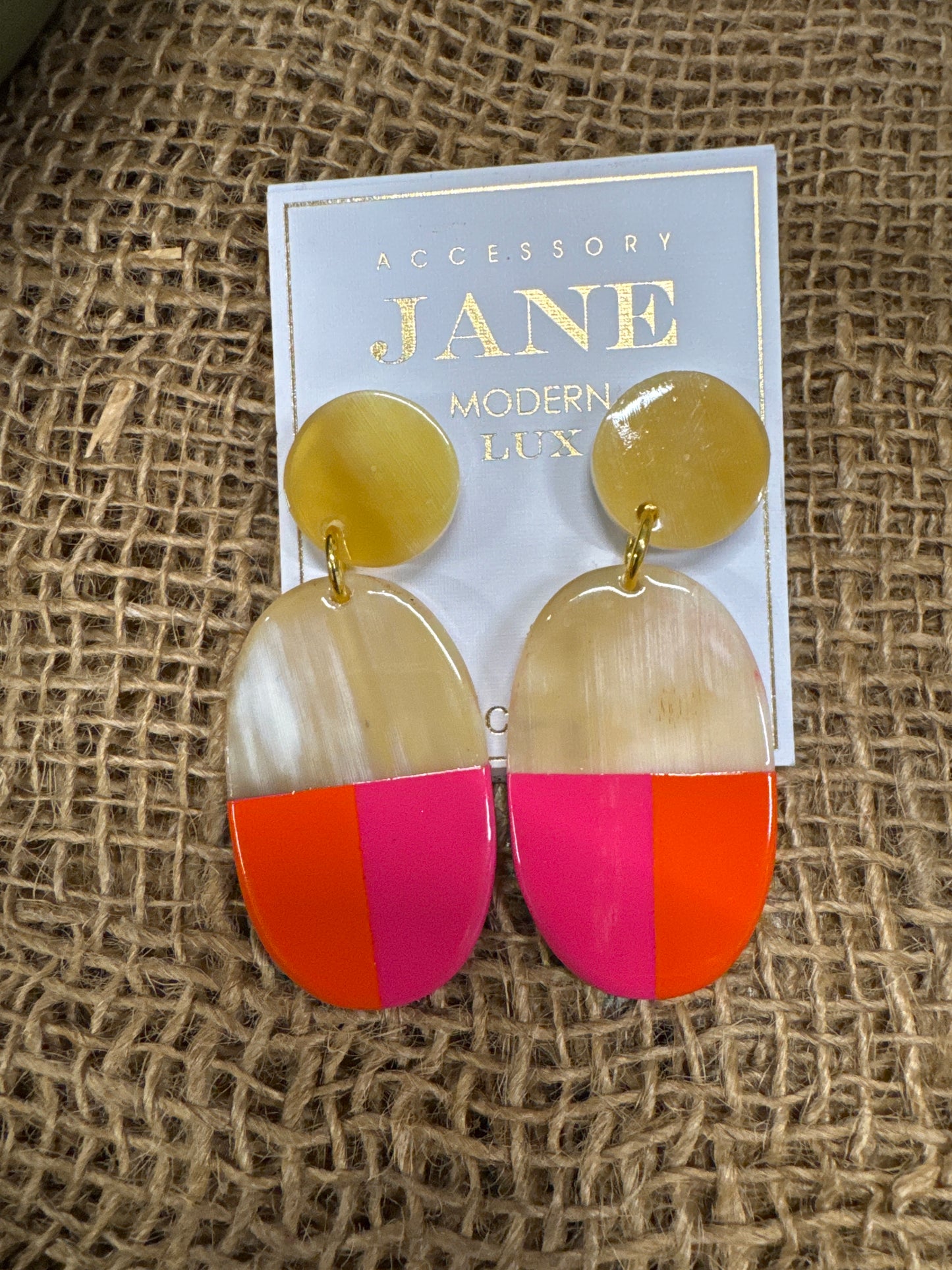 ACCESSORY JANE- COLOR BLOCK NATURAL DROP EARRINGS-HOT PINK/ORANGE