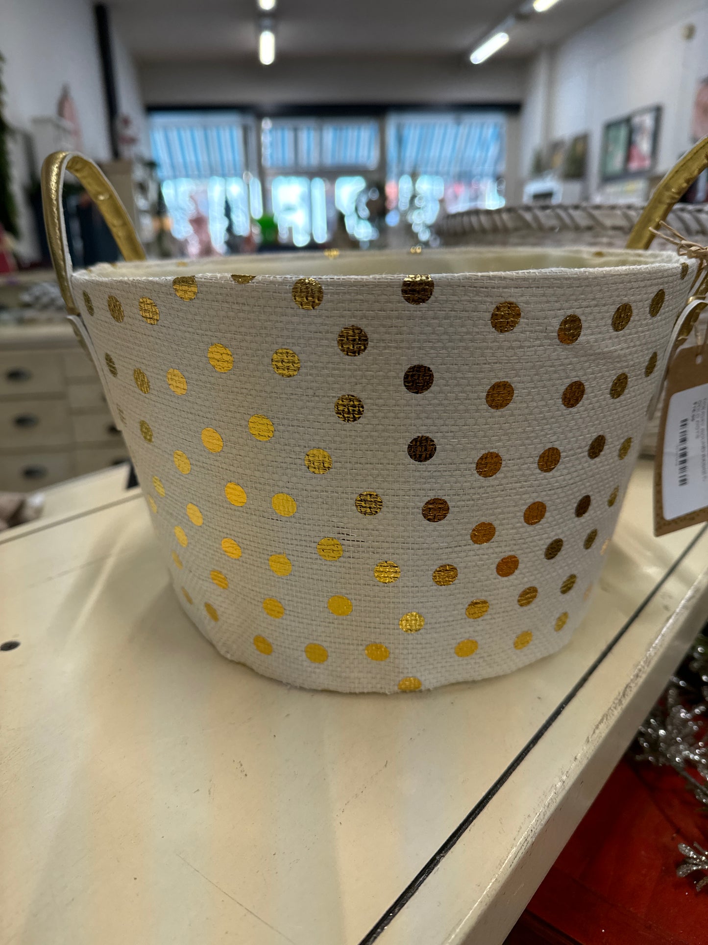 HOLIDAY ROUND BASKET-GOLD DOTS