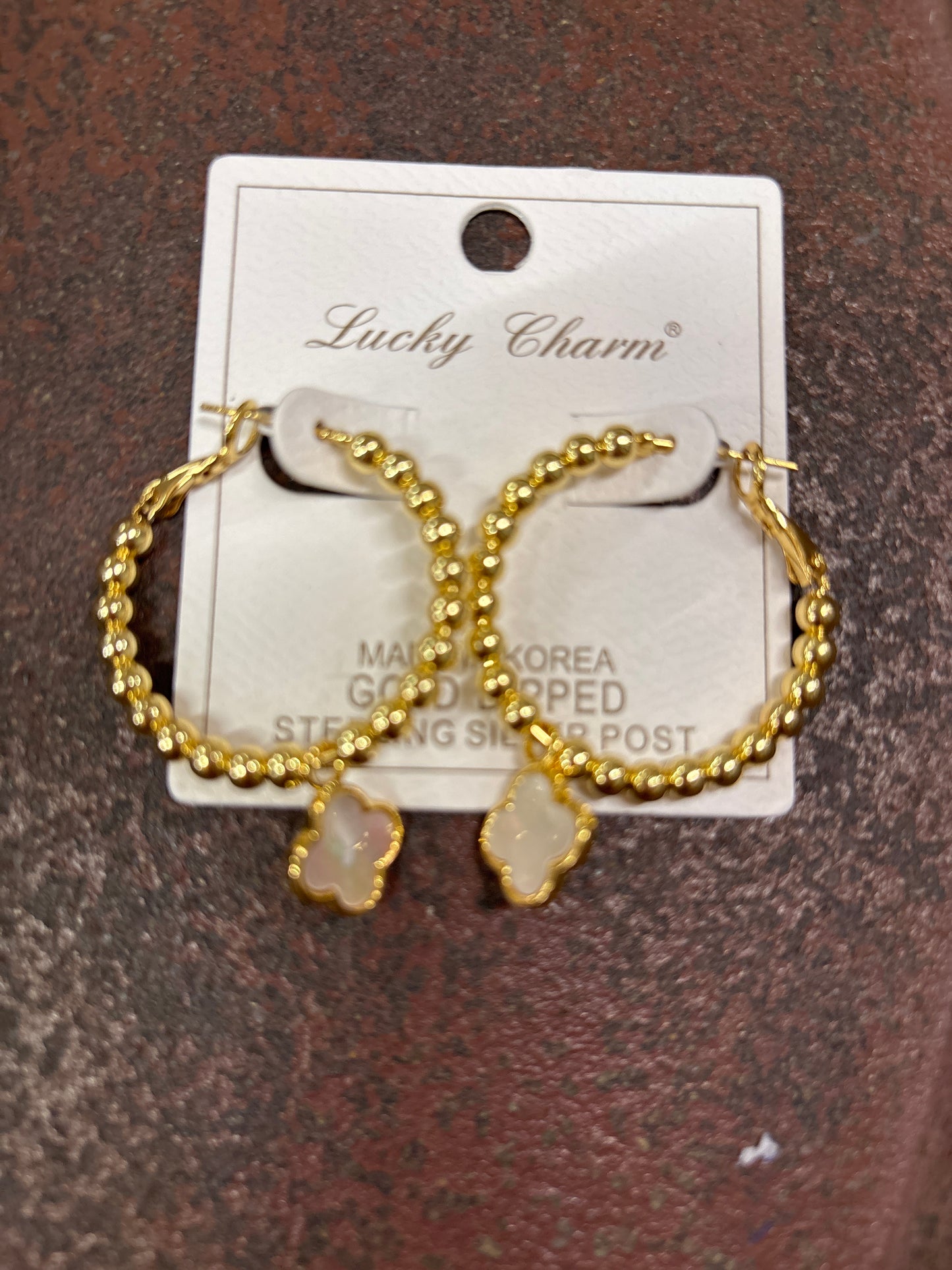 LUCKY CHARM GOLD HOOP EARRINGS W/CHARM