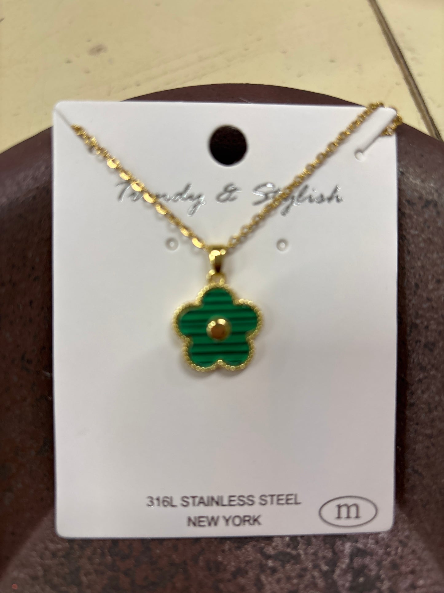 TRENDY & STYLE NECKLACE-GOLD W/GREEN CHARM