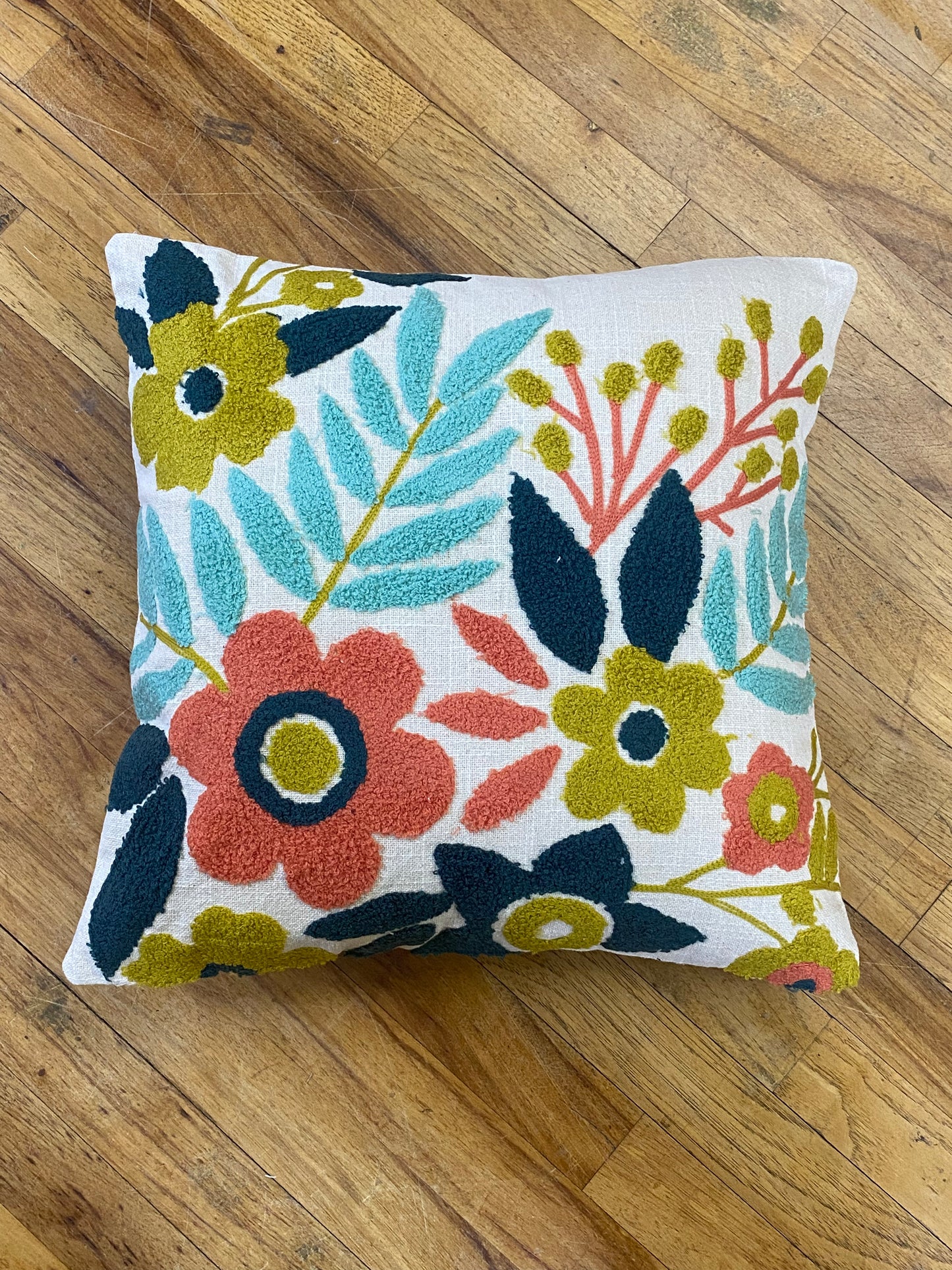 18" TUFTED FLORAL PILLOW