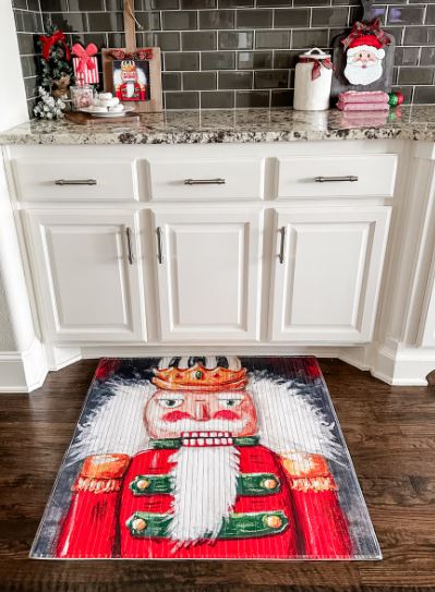 ELEGANT NUTCRACKER BAMBOO MAT