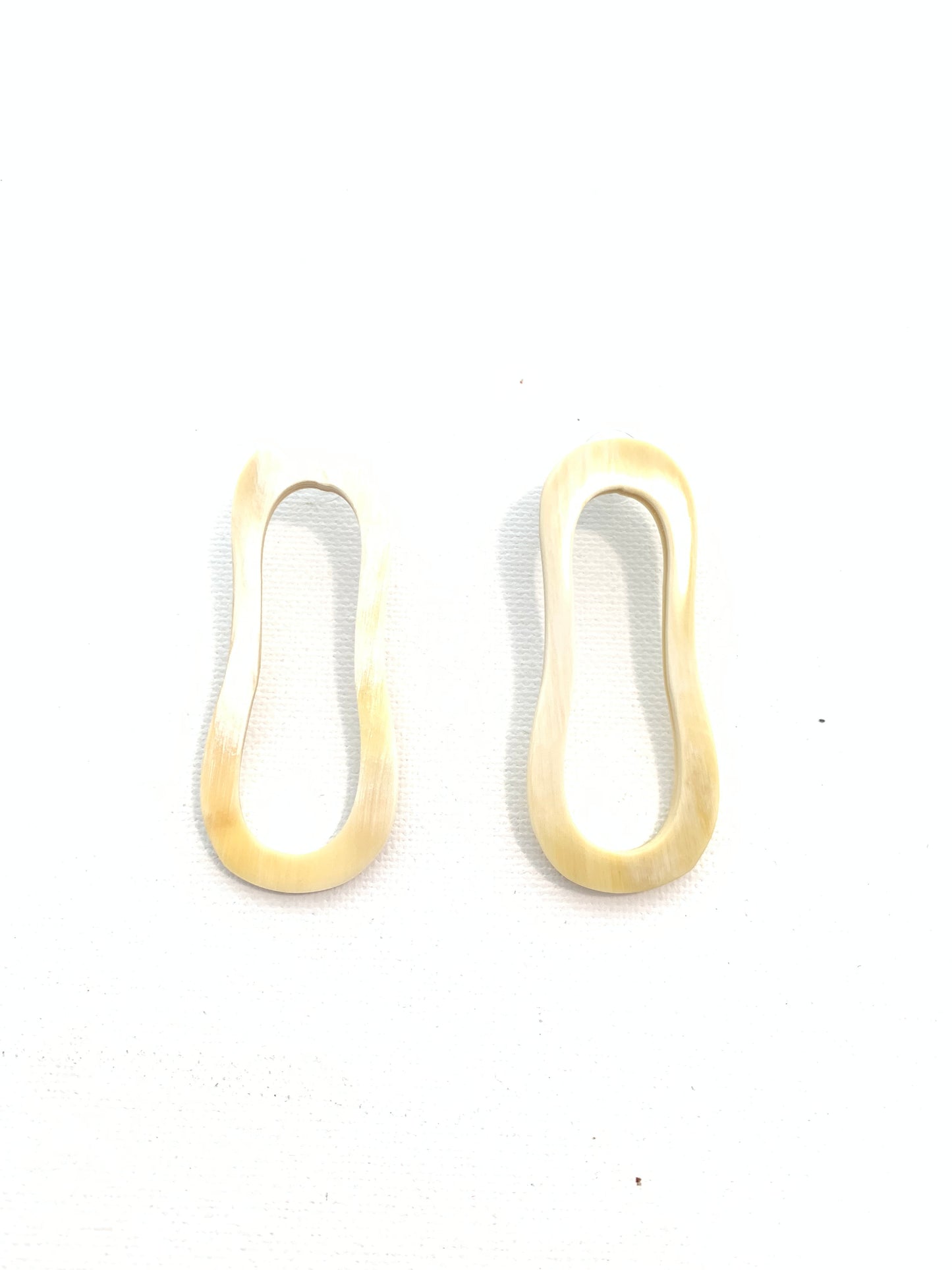 ACCESSORY JANE DALI LIGHT HORN EARRINGS