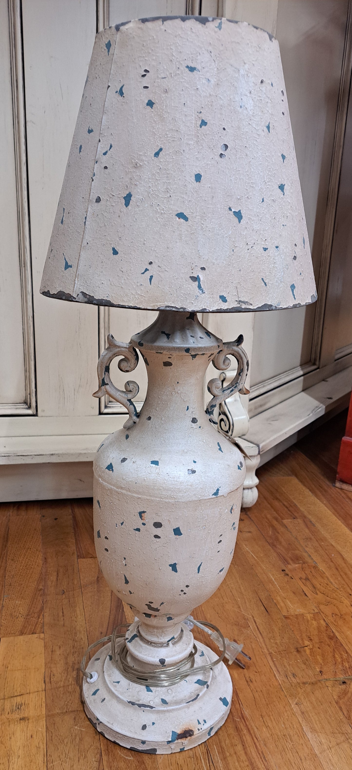 METAL NOSTALGIA TABLE LAMP