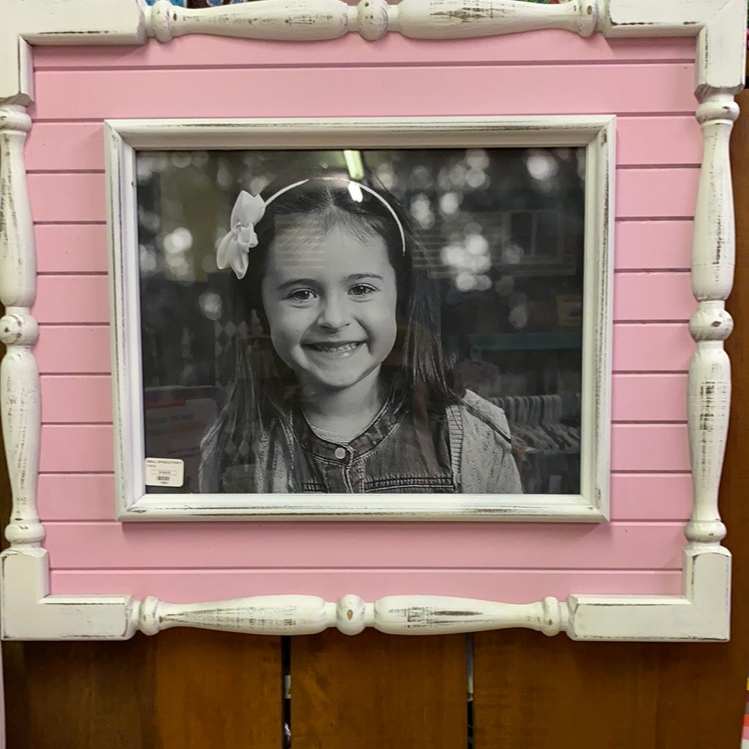 SMALL SPINDLE PINK FRAME/11X14
