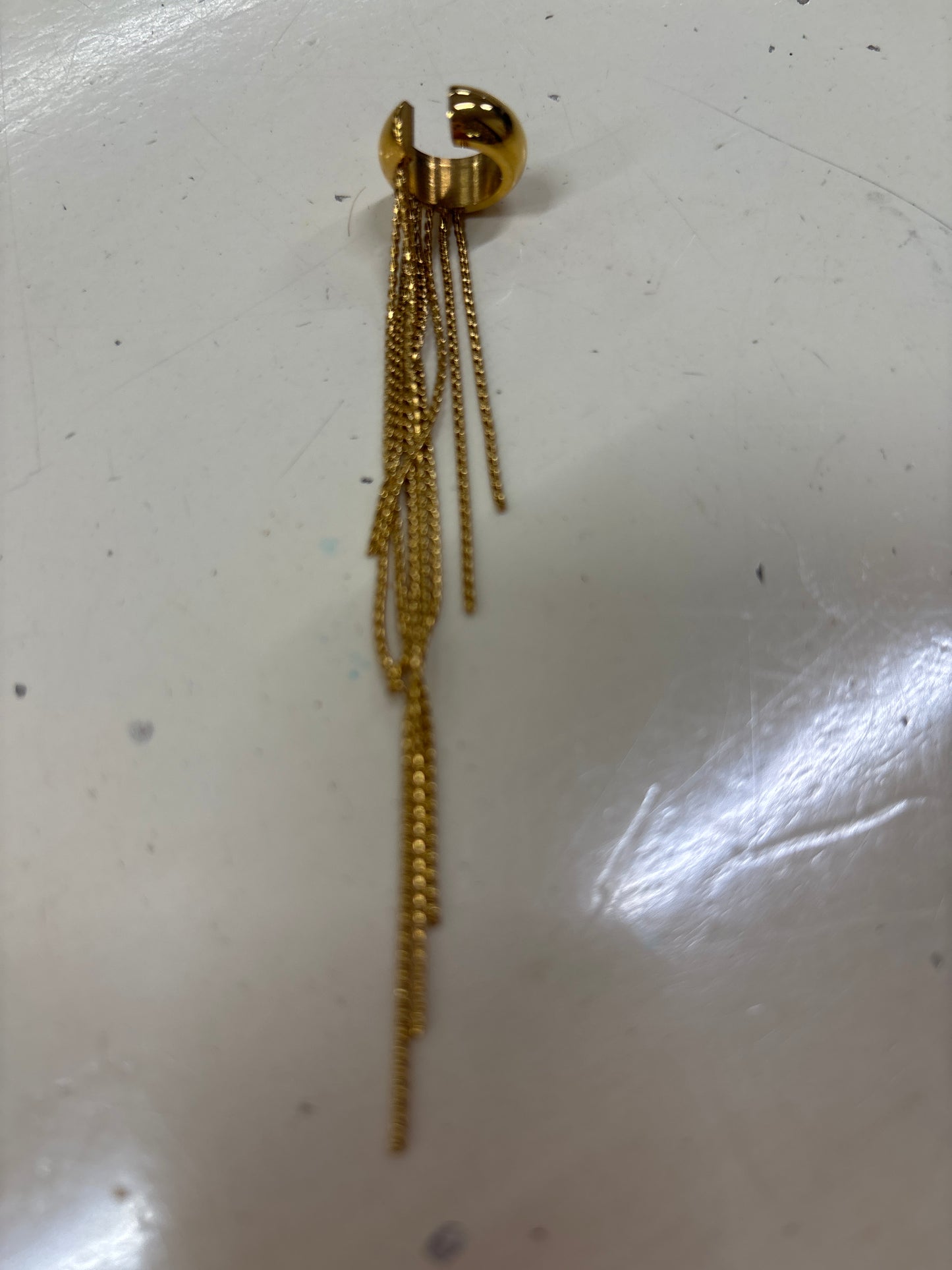 SC-GOLD CUFF EARRING W/CHAINS