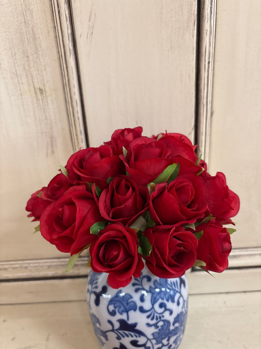 9' MINI ROSE BUNDLE-RED   22 PIECES