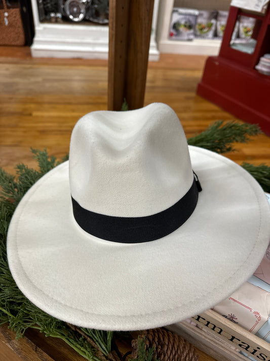 WHITE ADJUSTABLE HAT