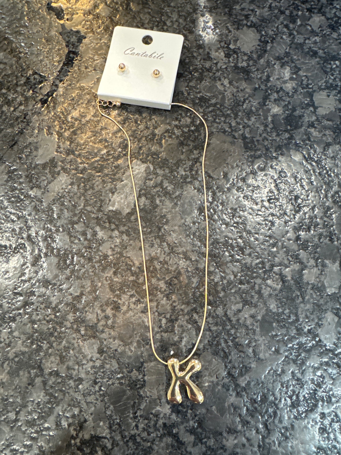 CANTBILE GOLD INITIAL NECKLCE