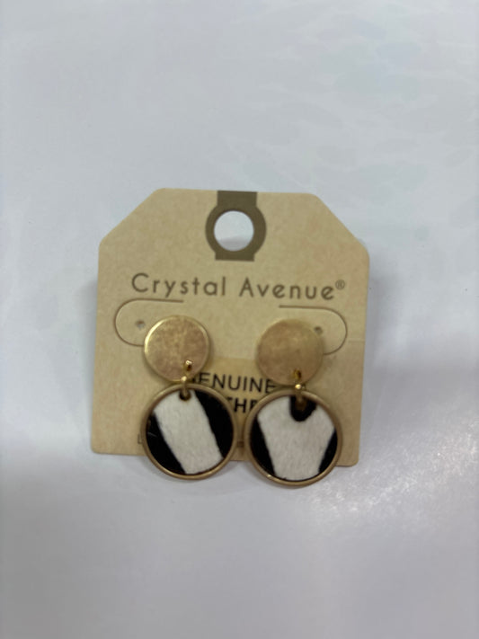CRYSTAL AVENUE GOLD/BLK & WHITE CIRCLE EARRINGS