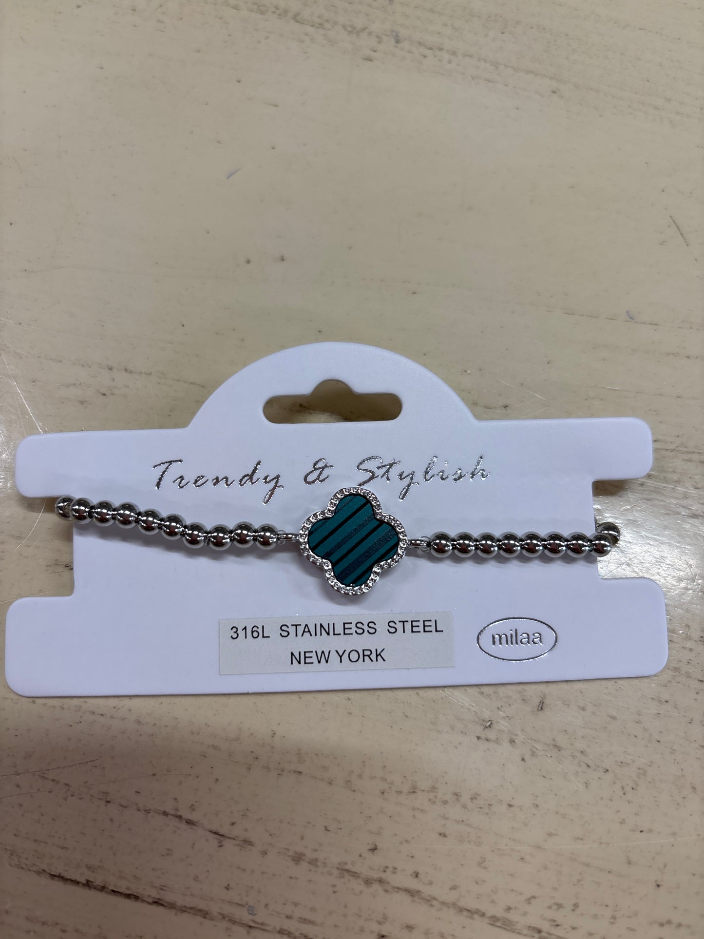 TRENDY & STYLISH SILVER BRACELET W/CLOVER IN CENTER-BLACK