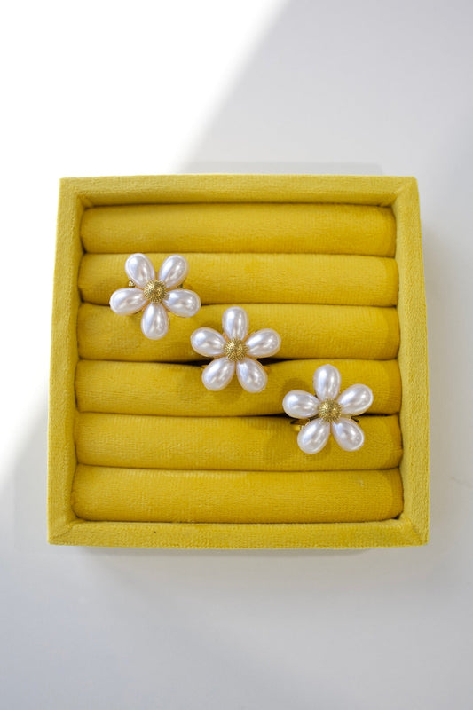 BELJOY DIPPIN DAISY RING- GOLD-ADJ