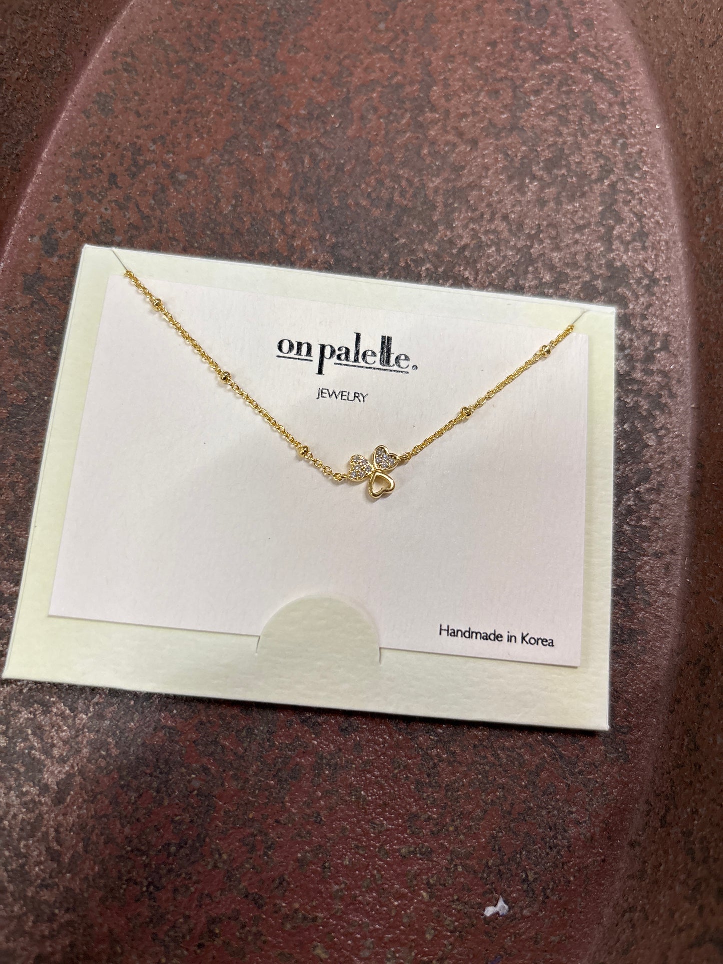 ON PALETTE NECKLACE-GOLD W/BOW