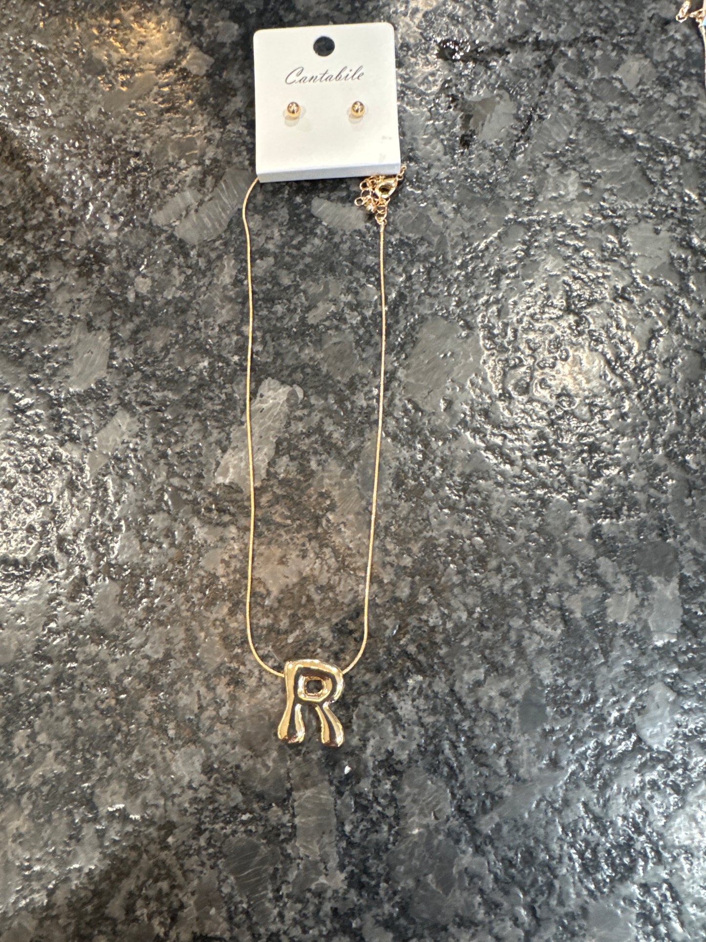 CANTBILE GOLD INITIAL NECKLCE