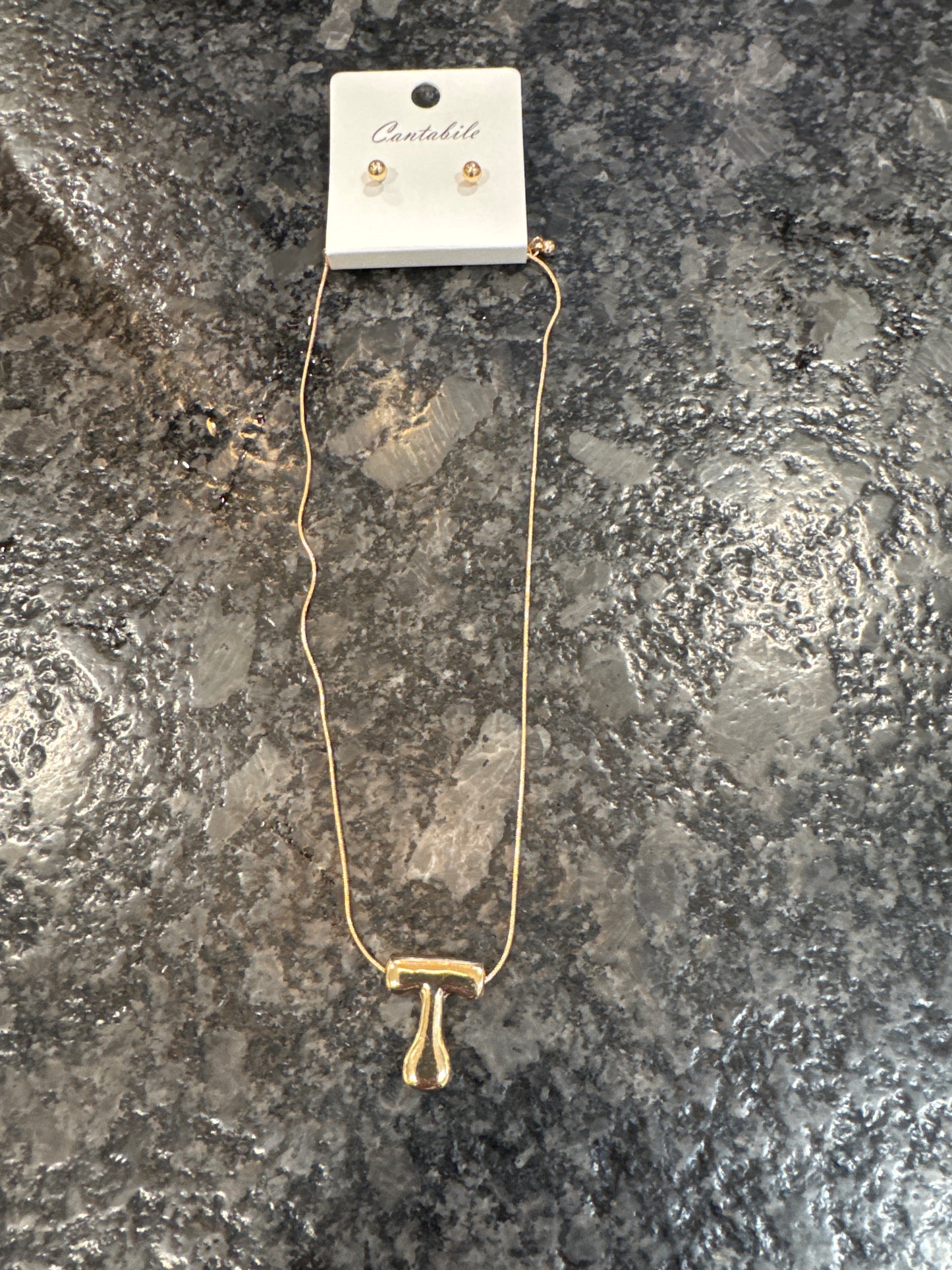 CANTBILE GOLD INITIAL NECKLCE
