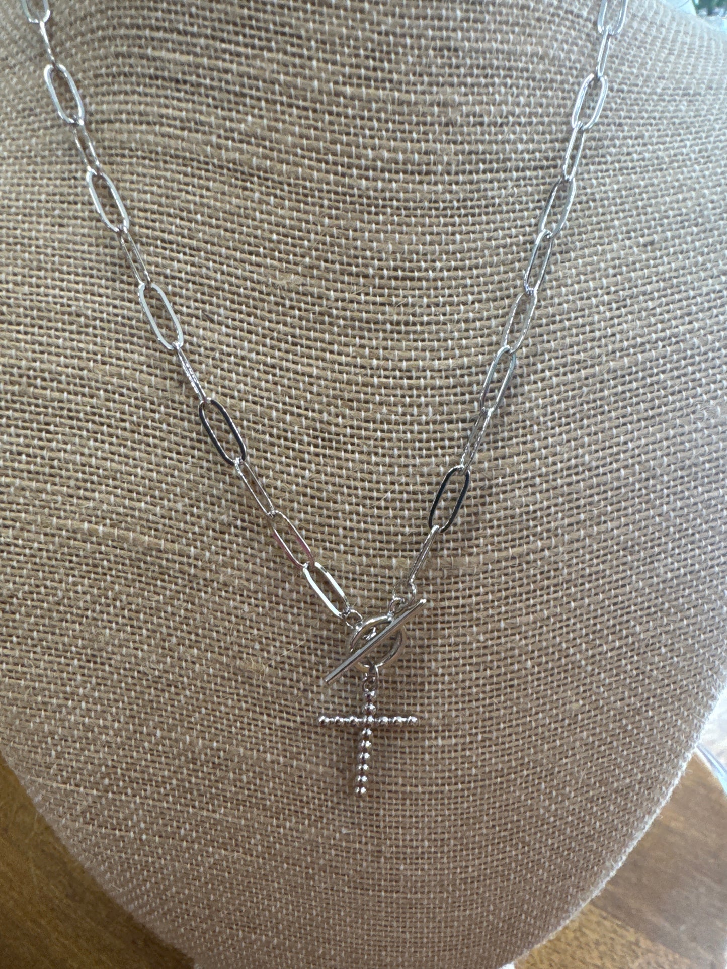 SPLENDID IRIS NECKLACE W/LARGE DOT CROSS ON PAPERCLIP-SILVER