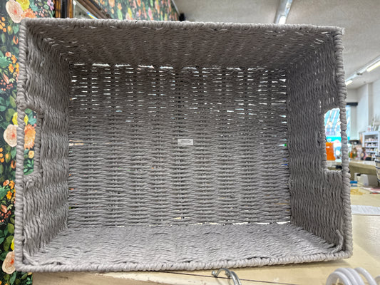 MEDIUM GRAY WICKER BASKET