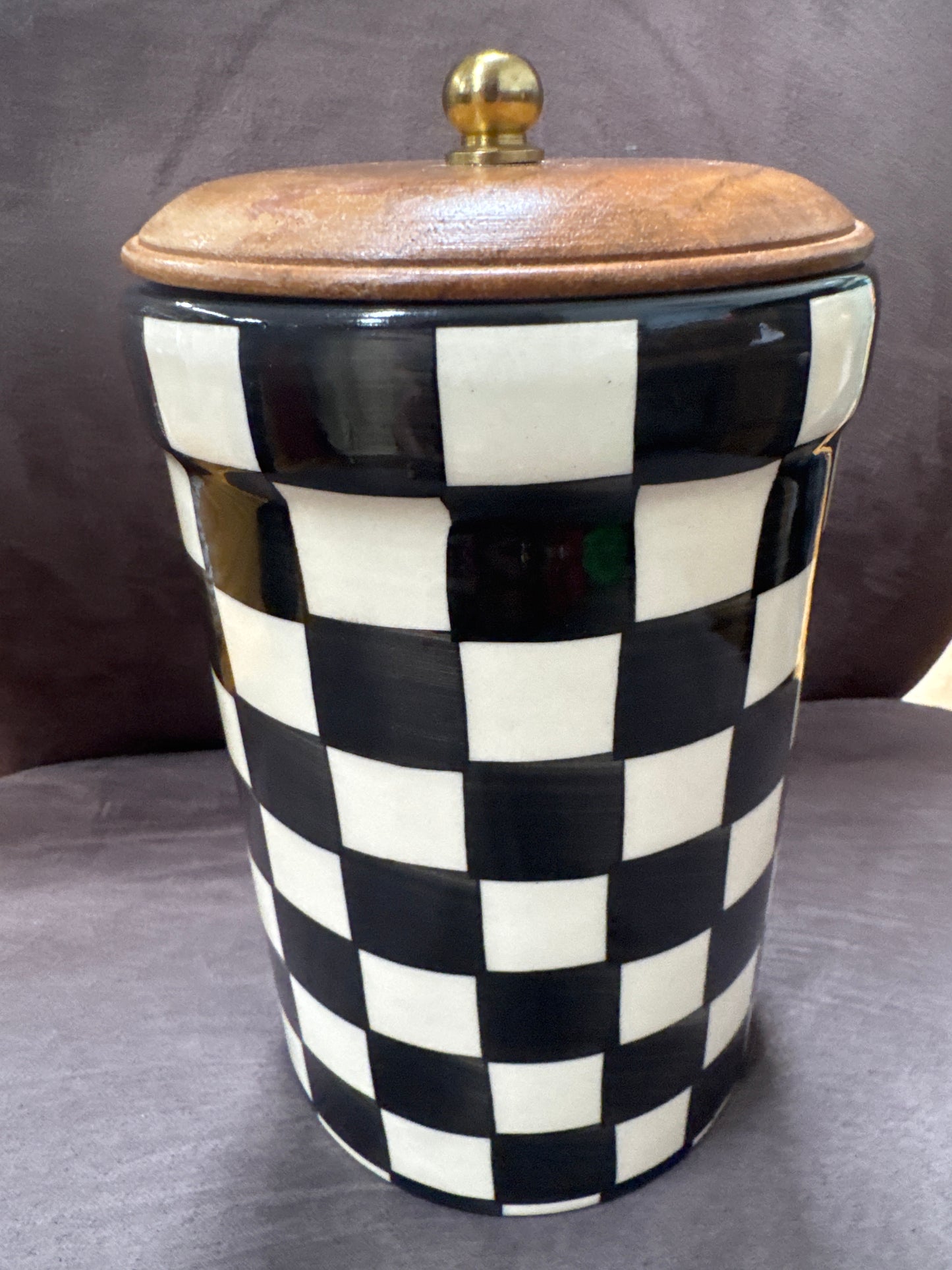 8" GLASS CANISTER- BLK /WHITE W/WOODEN LID