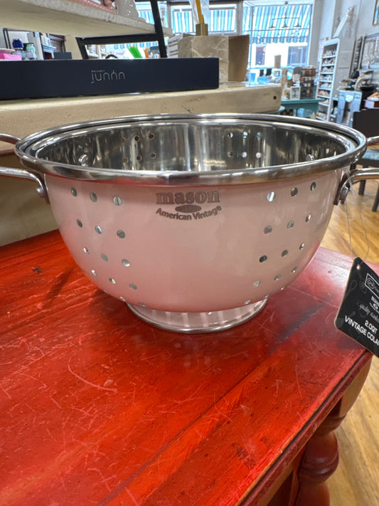 2 QT VINTAGE COLANDER-LT PINK