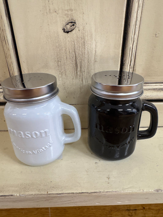 BLK & WHTE S & P SHAKERS