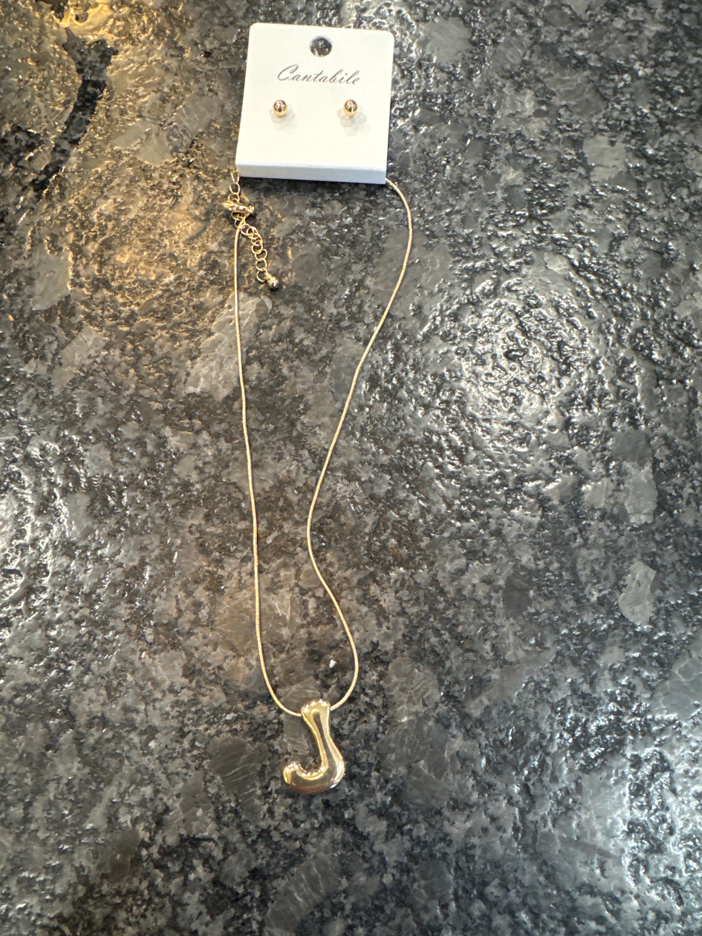 CANTBILE GOLD INITIAL NECKLCE