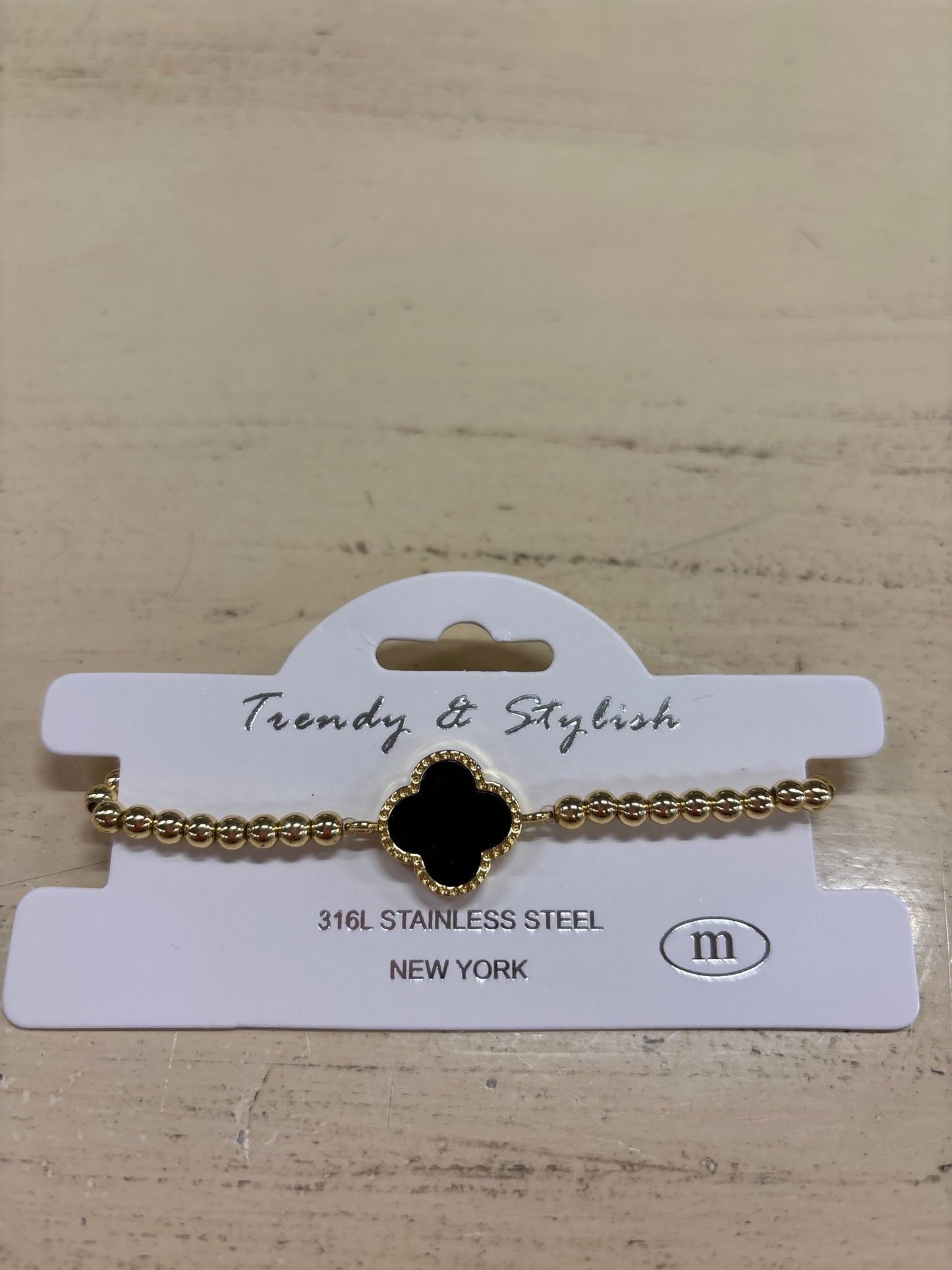 TRENDY & STYLISH GOLD BRACELET W/CLOVER IN CENTER-BLACK