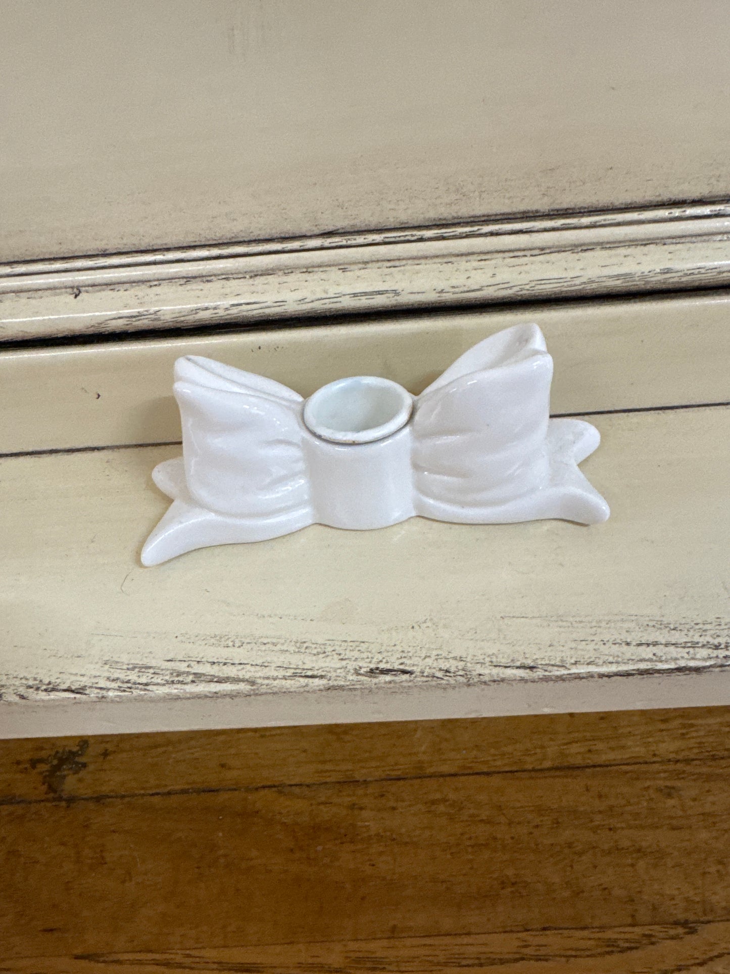 5"X2" STONEWARE BOW TAPER HOLDER