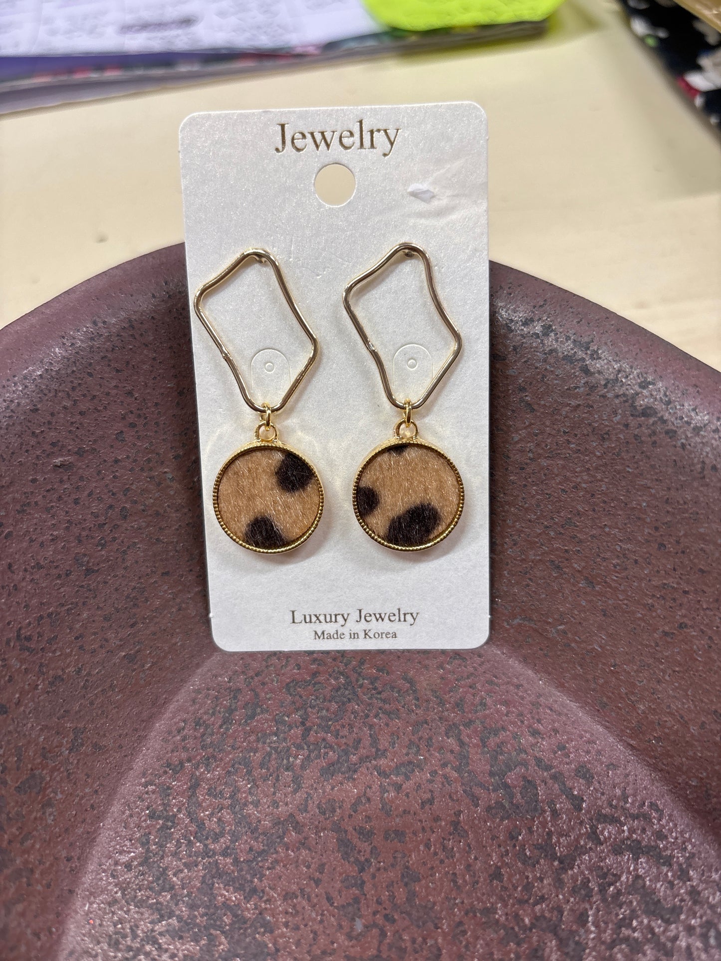 GOLD EARRINGS W/ LEOPARD CIRCLES