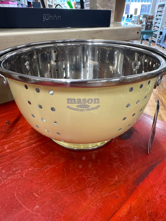 2 QT VINTAGE COLANDER -YELLOW