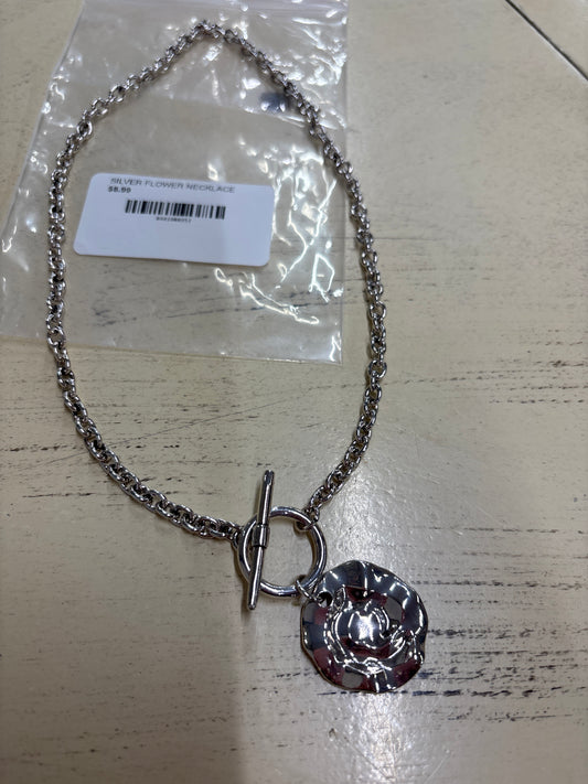 SILVER FLOWER NECKLACE