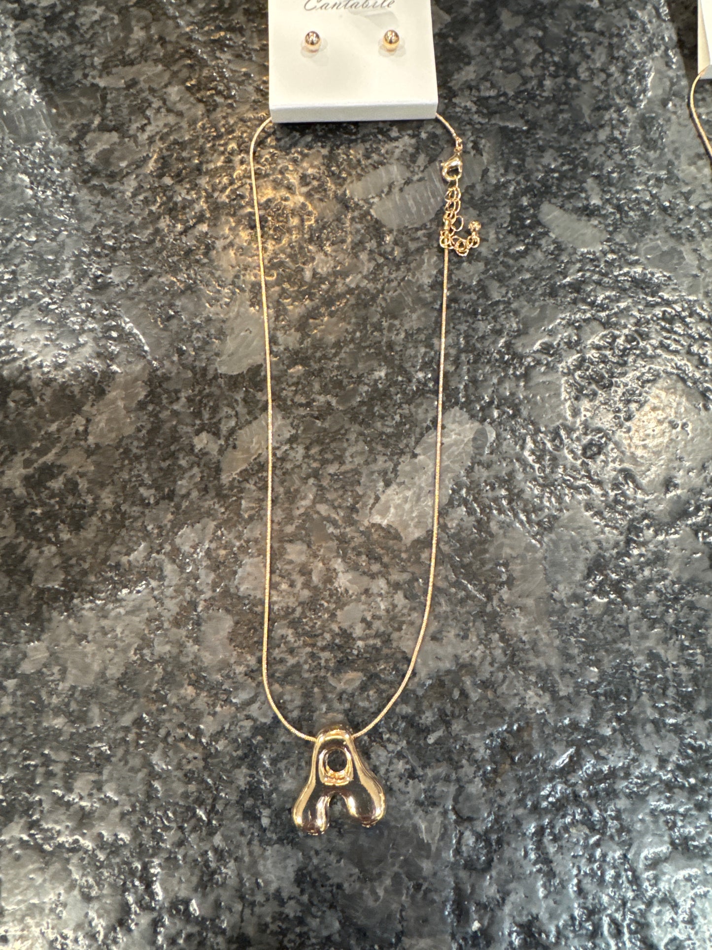 CANTBILE GOLD INITIAL NECKLCE