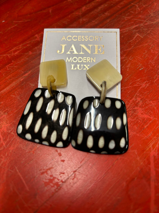 ACCESSORY JANE EVERYDAY DARK HORN EARRINGS