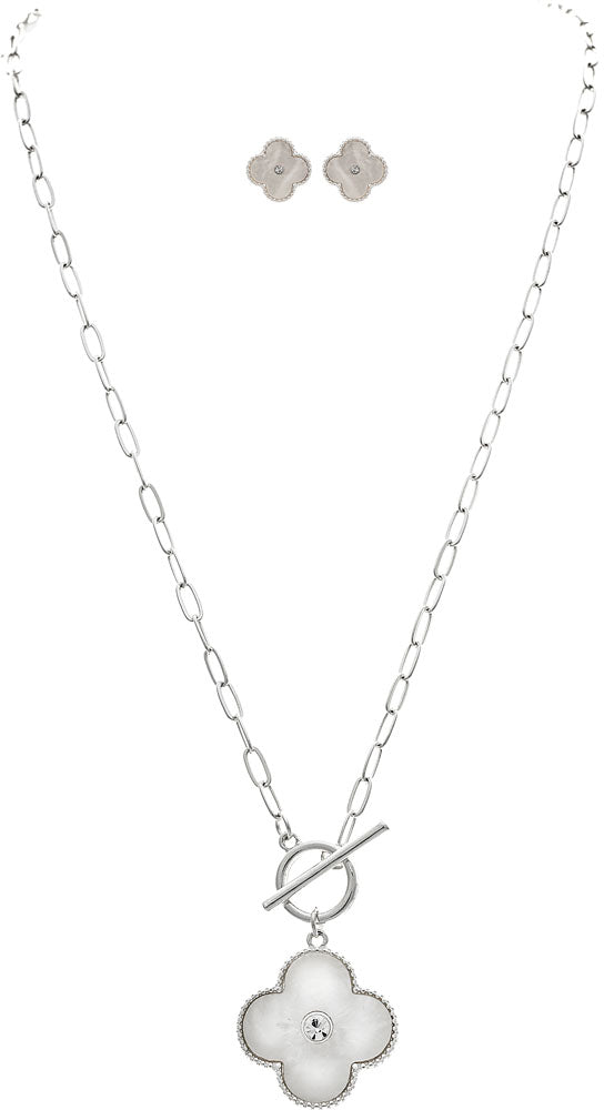 RAIN-SHELL CLOVER FRONT TOGGLE NECKLACE-SILVER