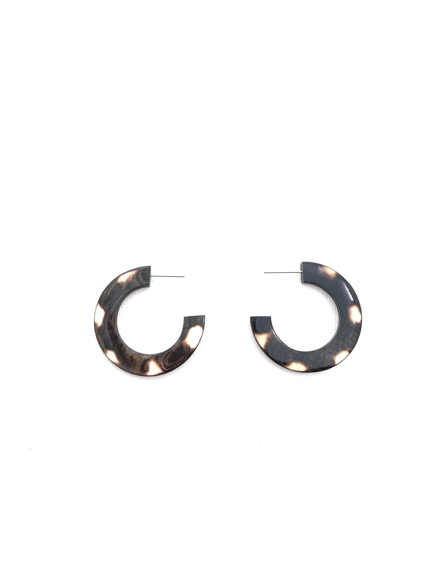 ACCESSORY JANE BLK/WHT MED HOOP EARRINGS