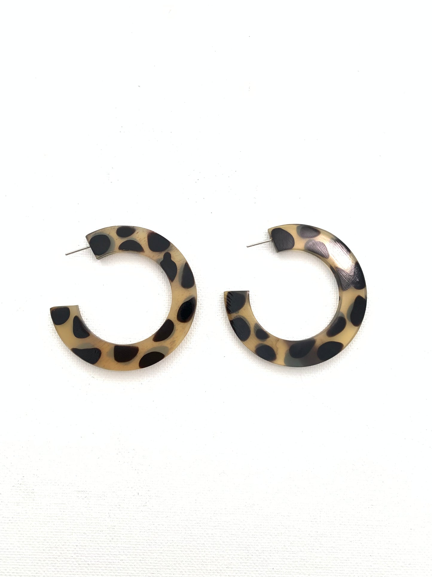 ACCESSORY JANE TORTOISE HORN HOOPS