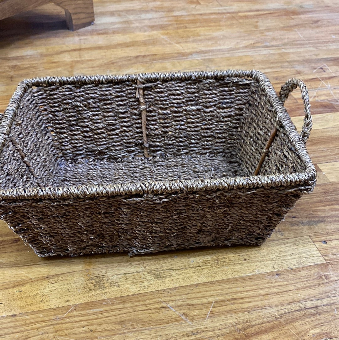 BROWN WICKER W/ ARCH HANDLE BASKET