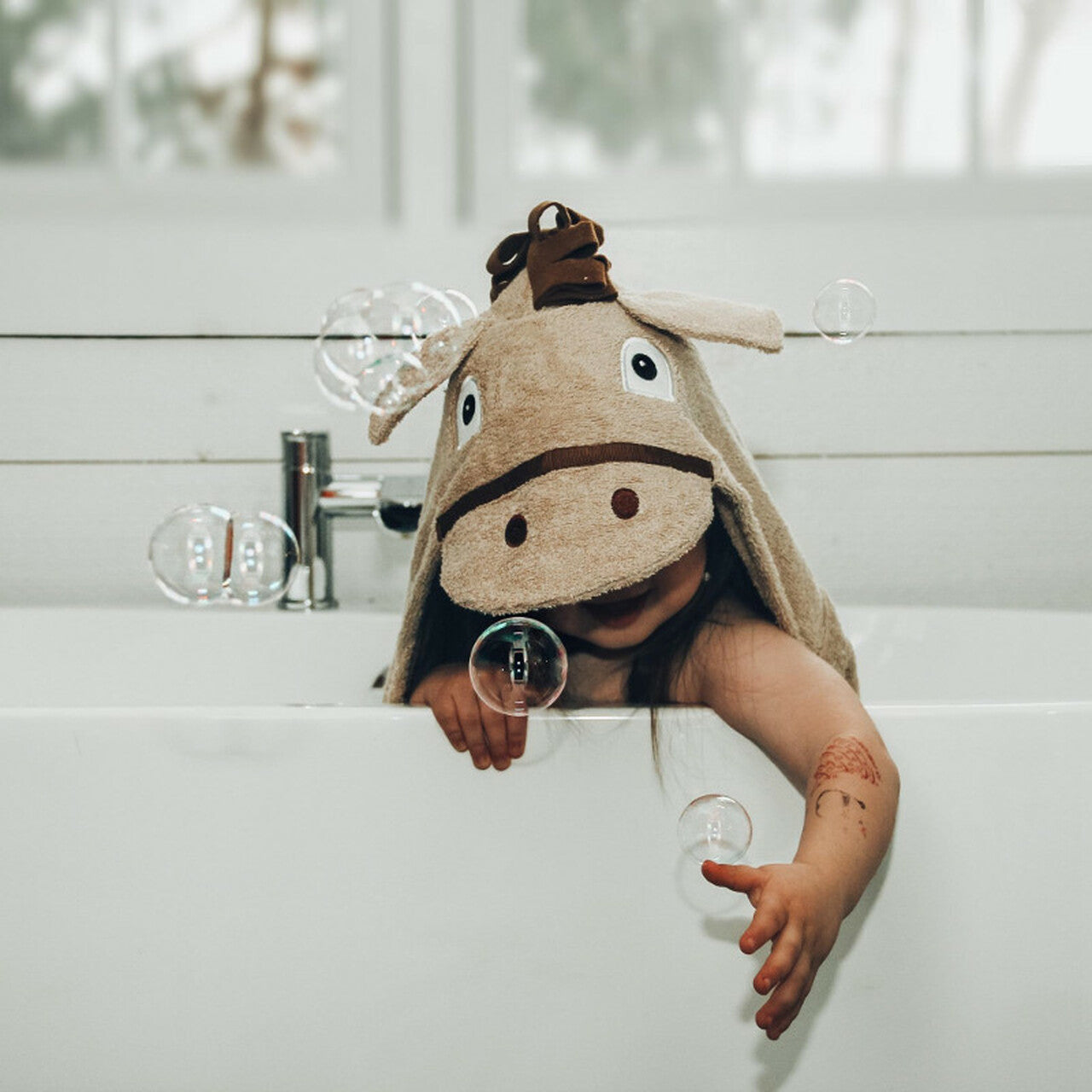 CHILD HOODED TOWEL/HORSE