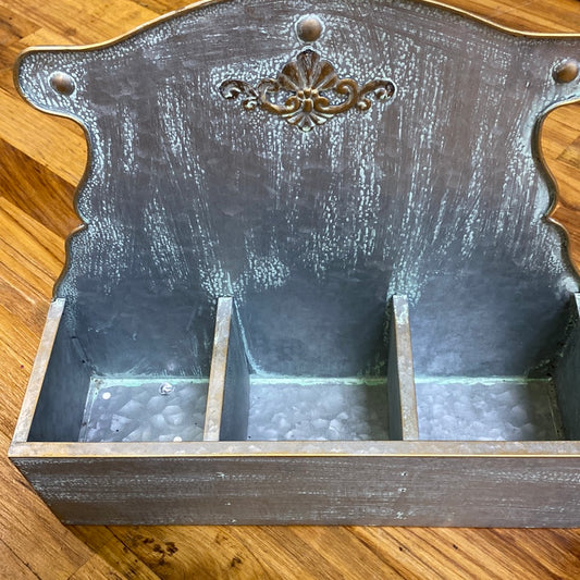 HANGING DIVIDED METAL TRAY