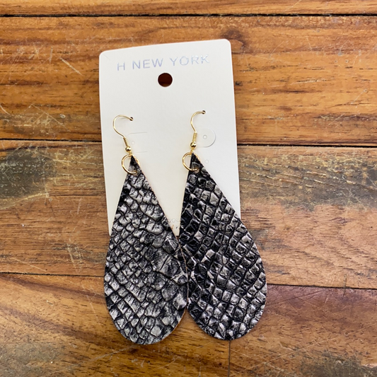 LONG PRINTED LEATHER EARRINGS/SNAKE