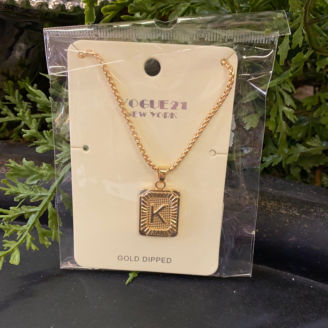 VOGUE 21 GOLD INITIL NECKLCE
