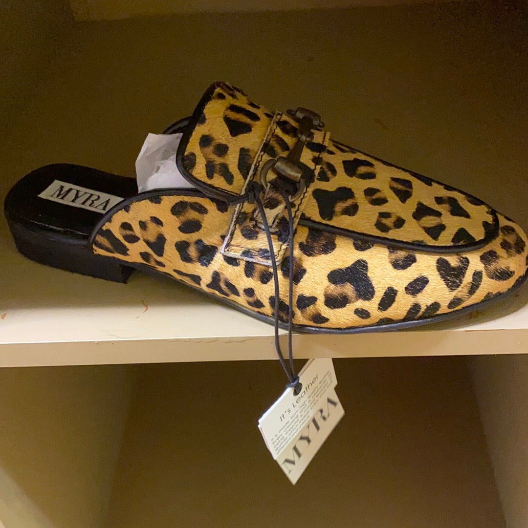 MYRA SPUNKY MULES SIZE 6